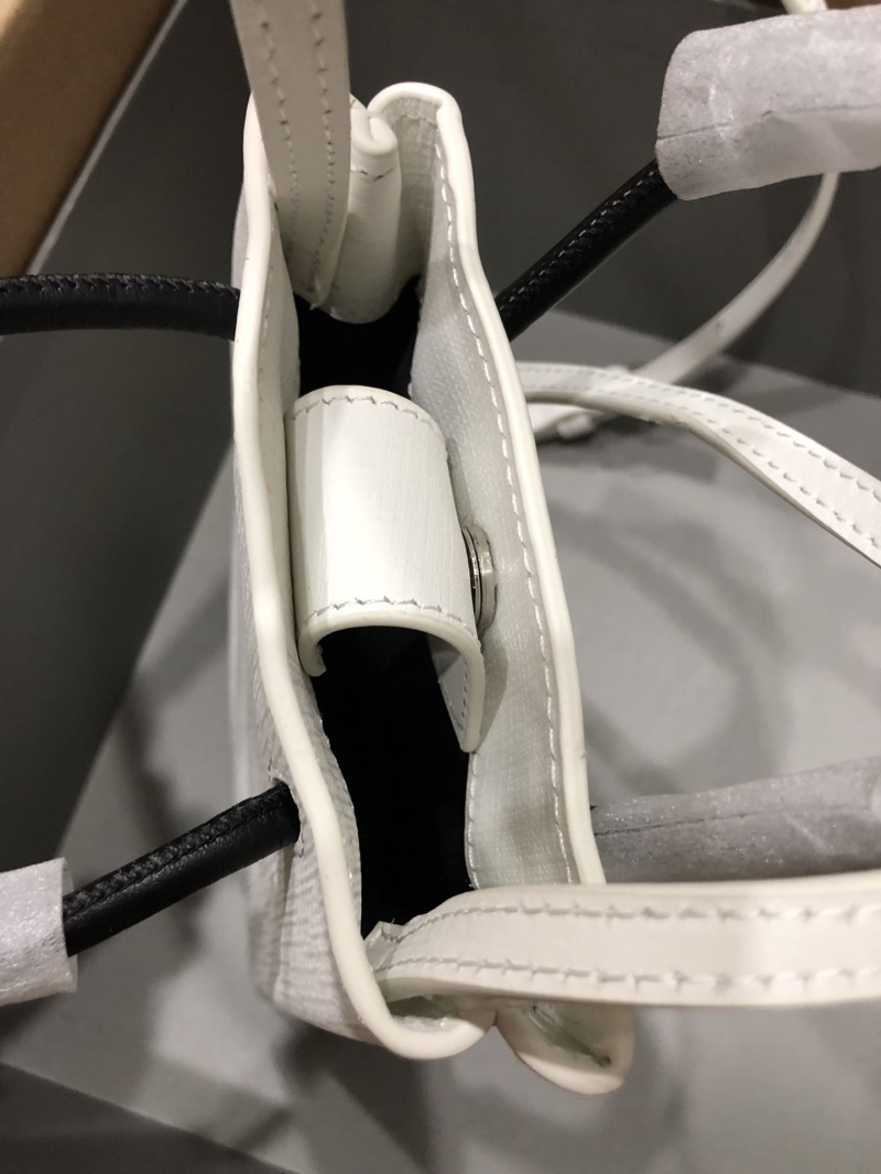 Ba1en*iaga shopping bags